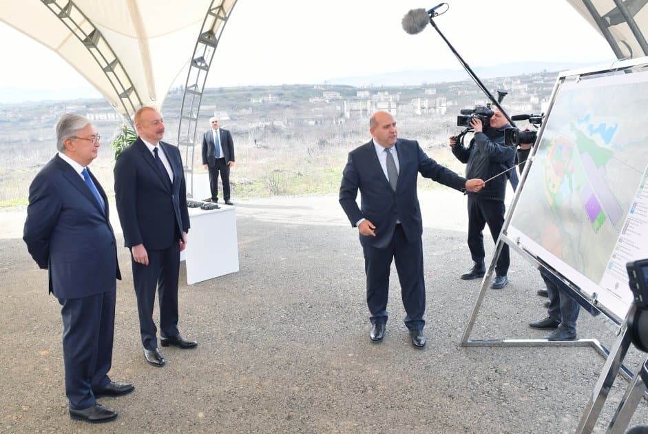 Kasım-Jomart Tokayev Füzuli şəhərinin Baş planı ilə tanış olub