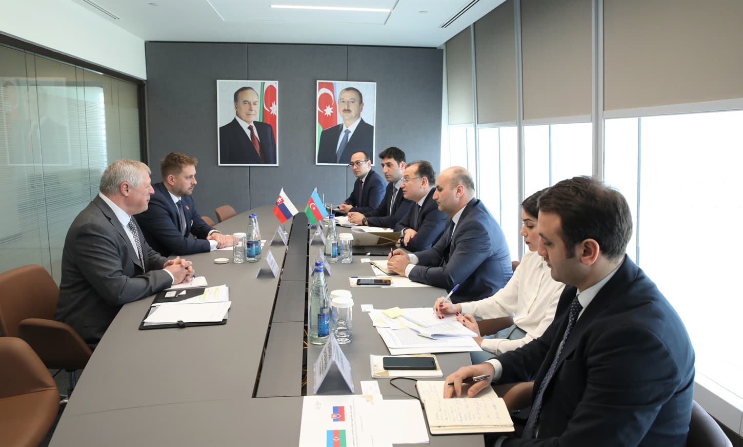 Slovakiya Respublikası iqtisadiyyat nazirinin müavini ilə görüş keçirilib