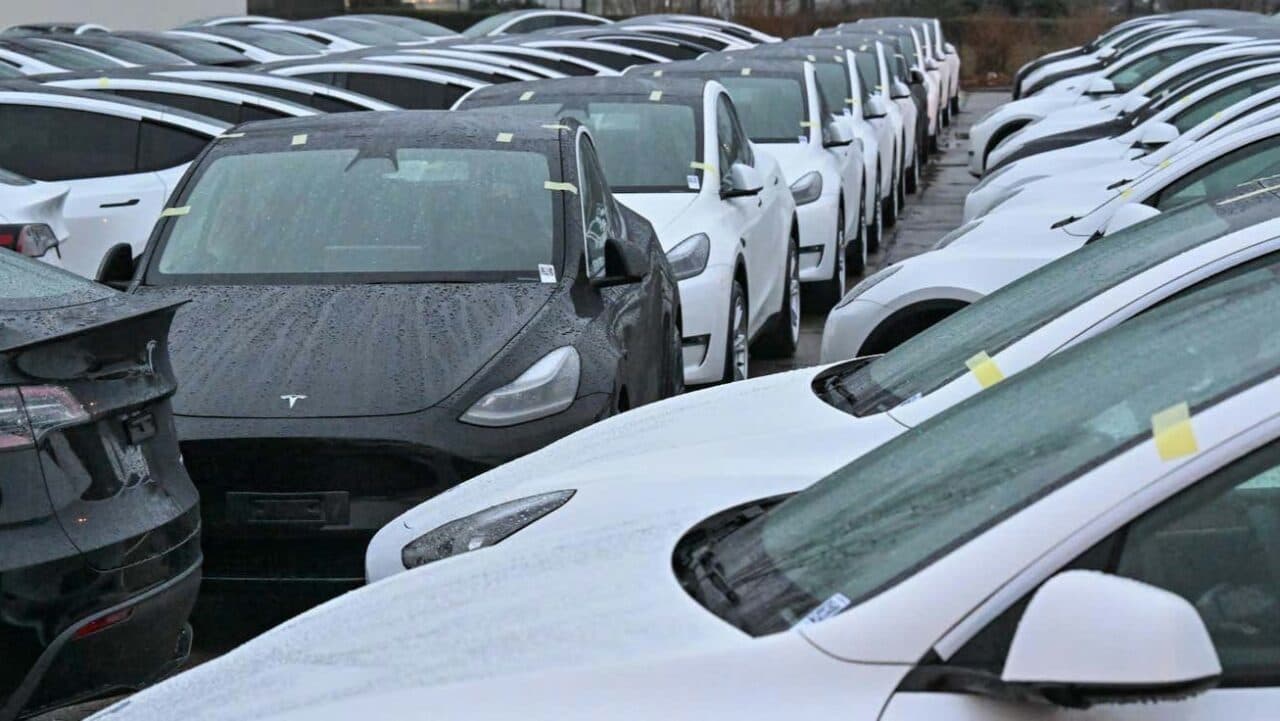 "Tesla" artıq avtomobil istehsal etdiyi üçün zərərdədir