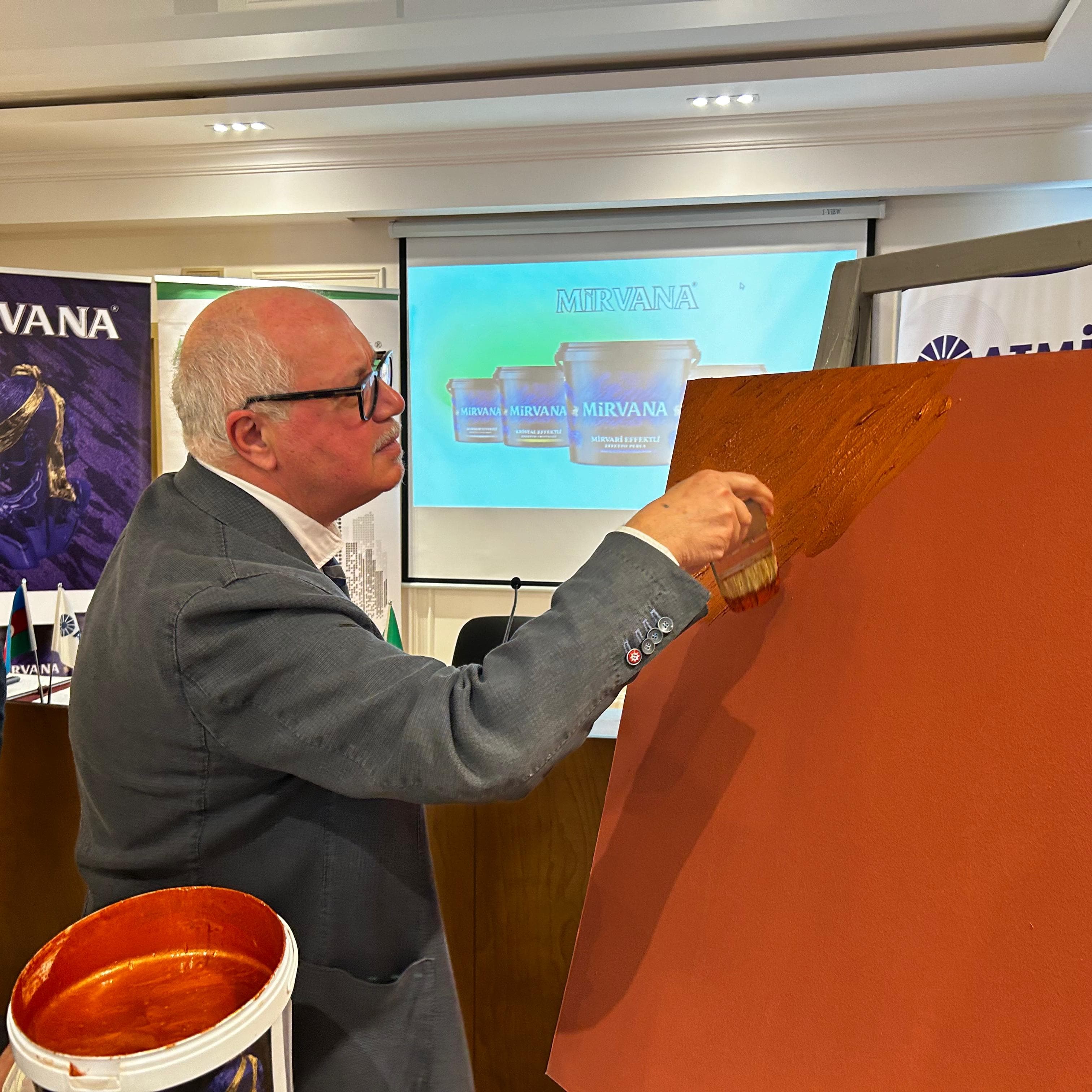 İtalyan memar professor Nikola Ruqqieronun Bakıda seminarı təşkil olunub