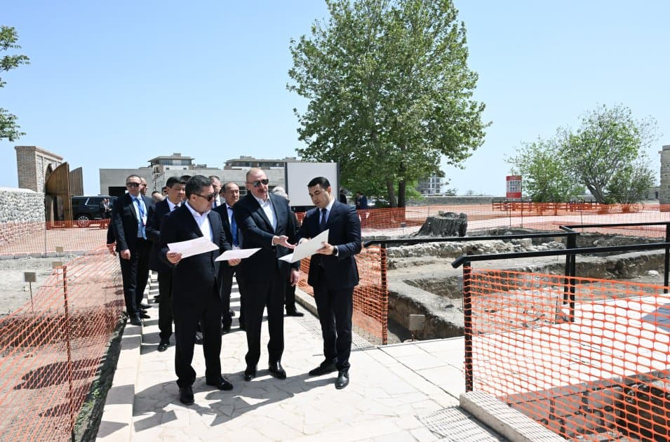 Prezident İlham Əliyev və Sadır Japarov Ağdamda Pənahəli xanın sarayı və İmarət kompleksində görülən işlərlə tanış olublar