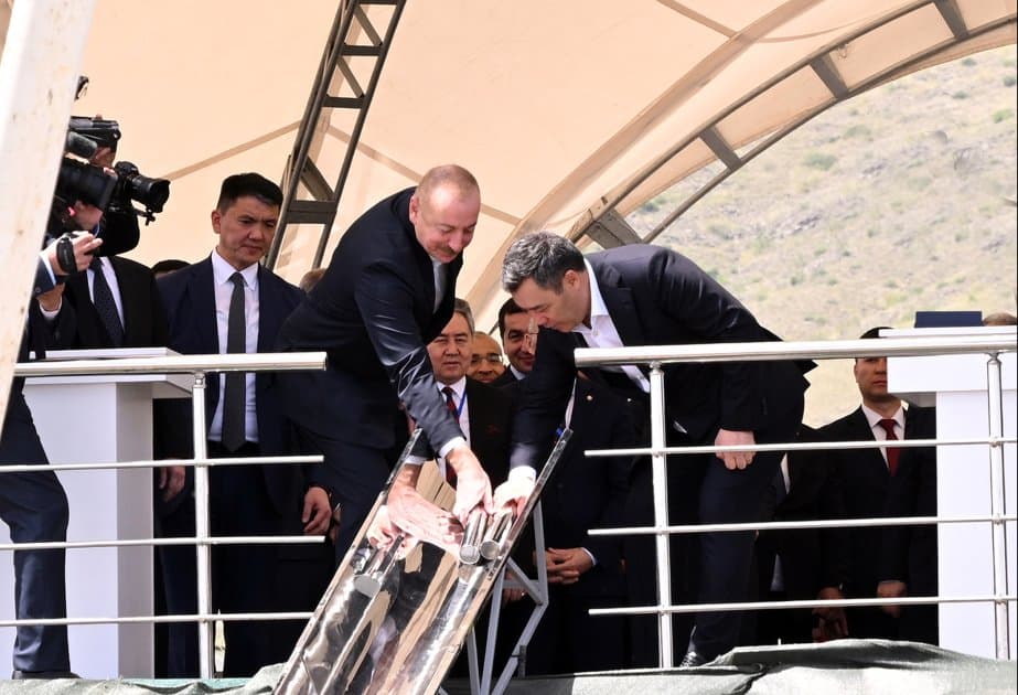 Azərbaycan və Qırğızıstan Prezidentləri Ağdamın Xıdırlı kənd tam orta məktəbinin təməlqoyma mərasimində iştirak ediblər