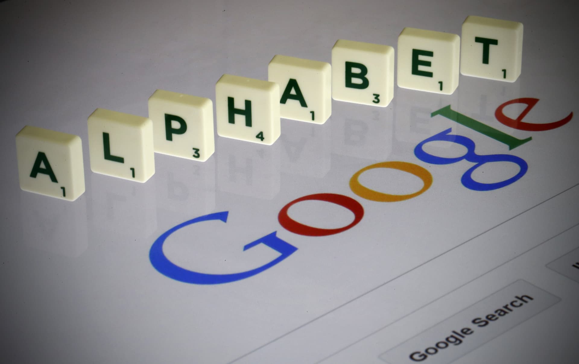 Alphabet-in xalis mənfəəti 23,7 milyard dollar olub