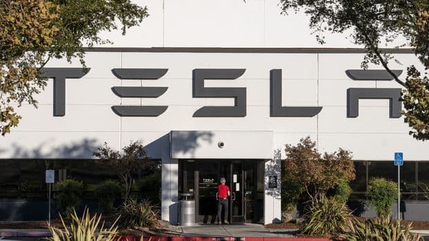 "Tesla" ixtisara hazırlaşır