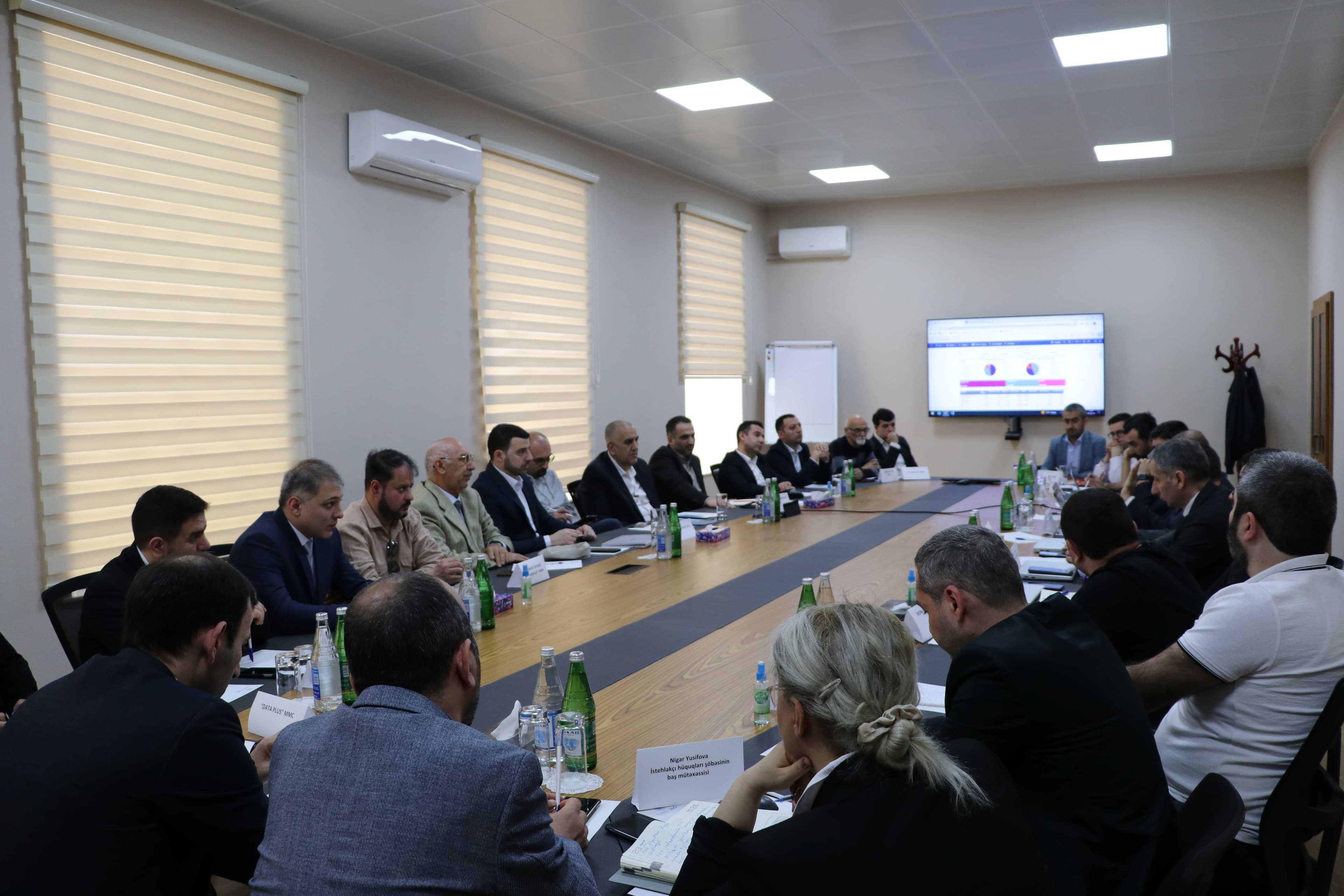 Ölkədə internetin sürətinin artırılması ilə bağlı provayderlərlə müzakirə aparılıb