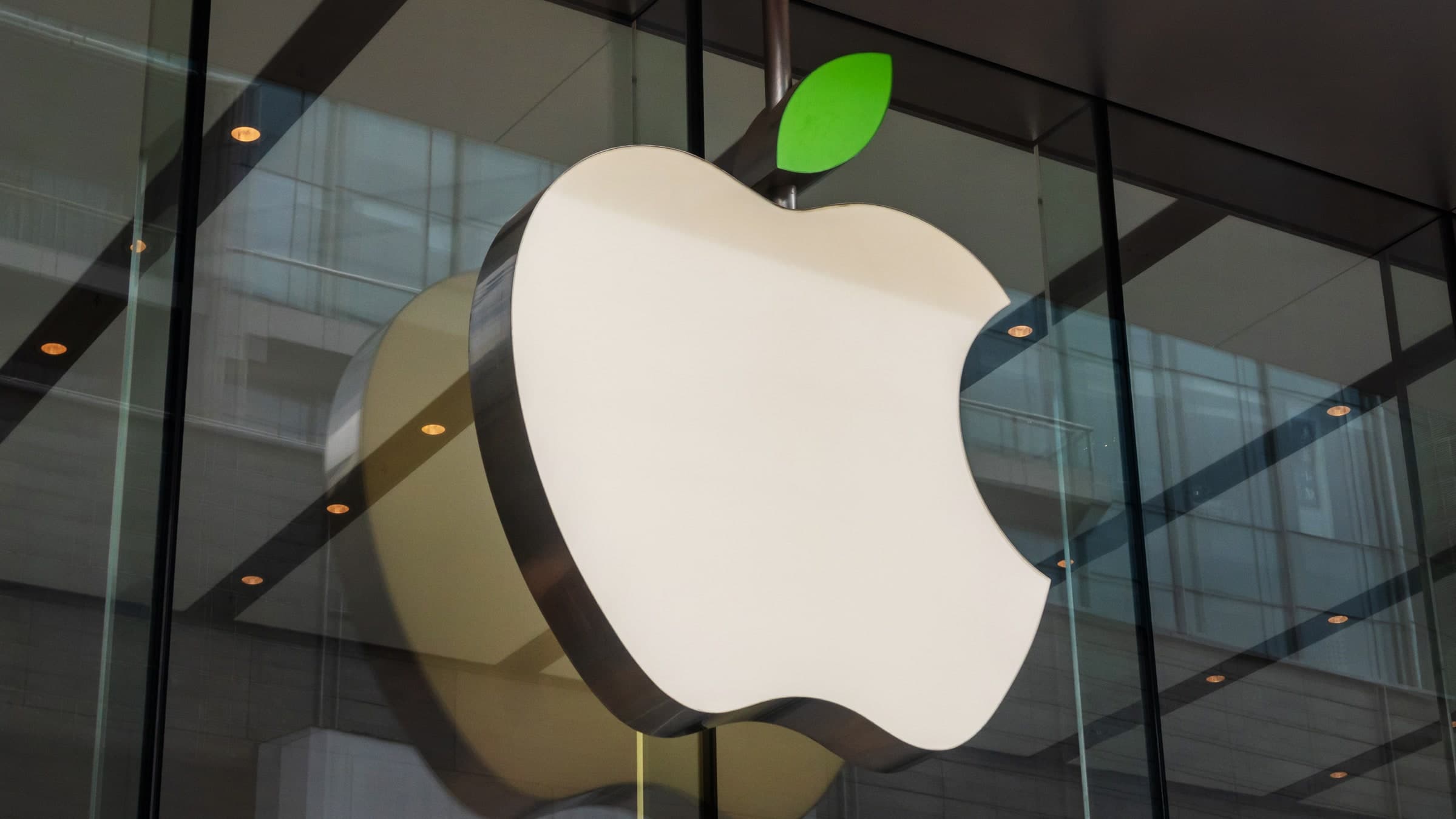 “Apple”-ın rüblük xalis mənfəəti və gəliri azaldı