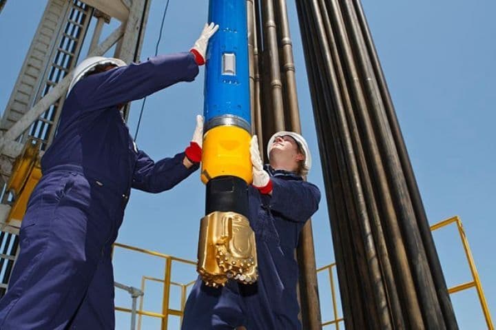 Apreldə dünyada neft və qaz qazma qurğularının sayı 3.7% azalıb