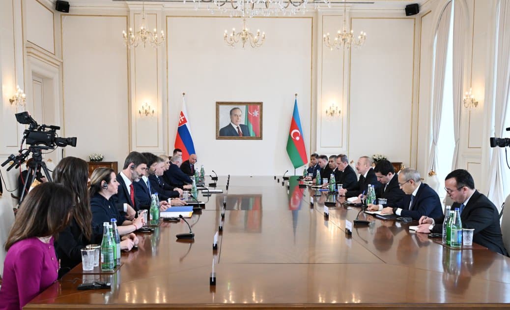 Prezident İlham Əliyevin Slovakiyanın Baş naziri ilə geniş tərkibdə görüşü keçirilib