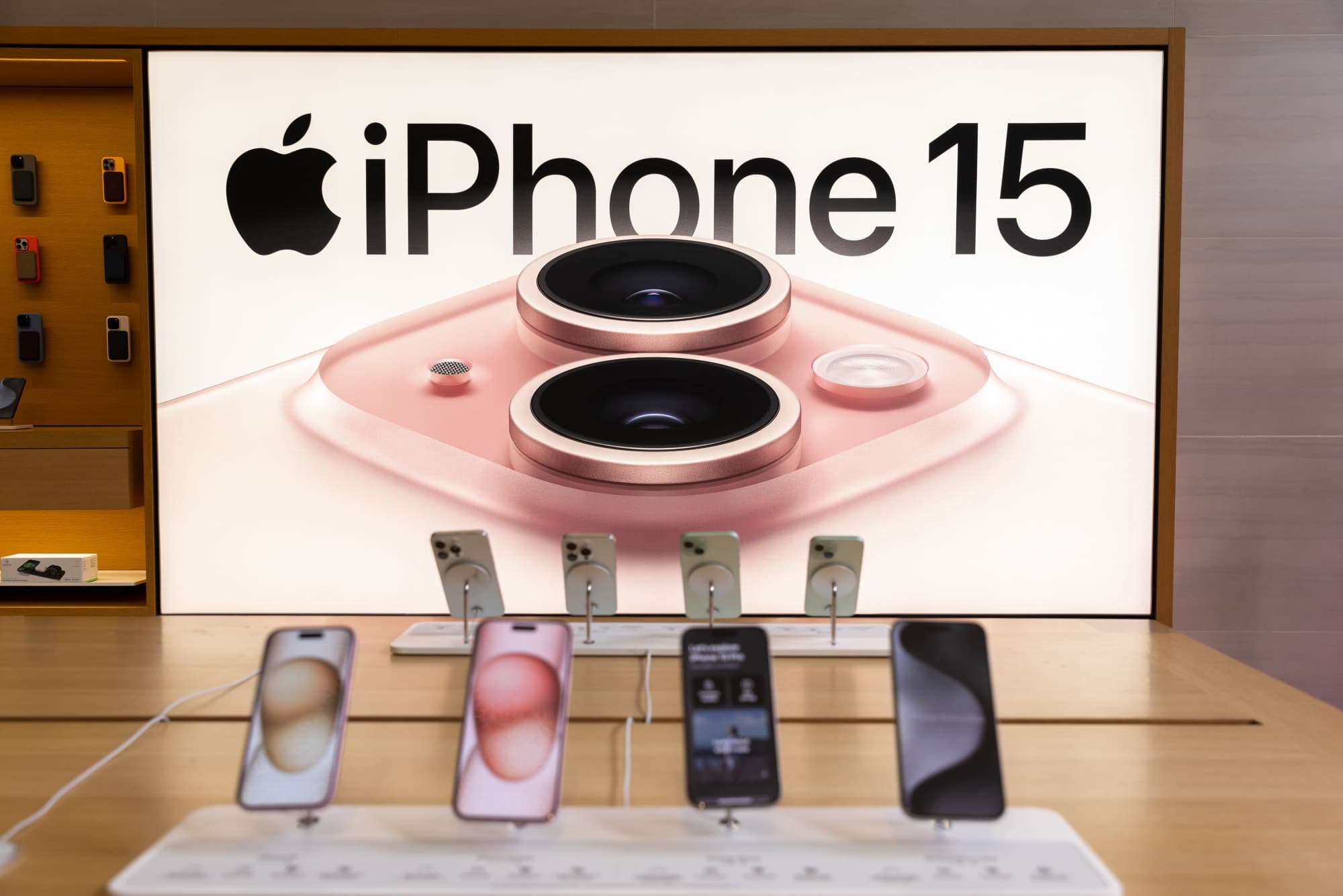 Çində “iPhone” satışları 12 % artıb
