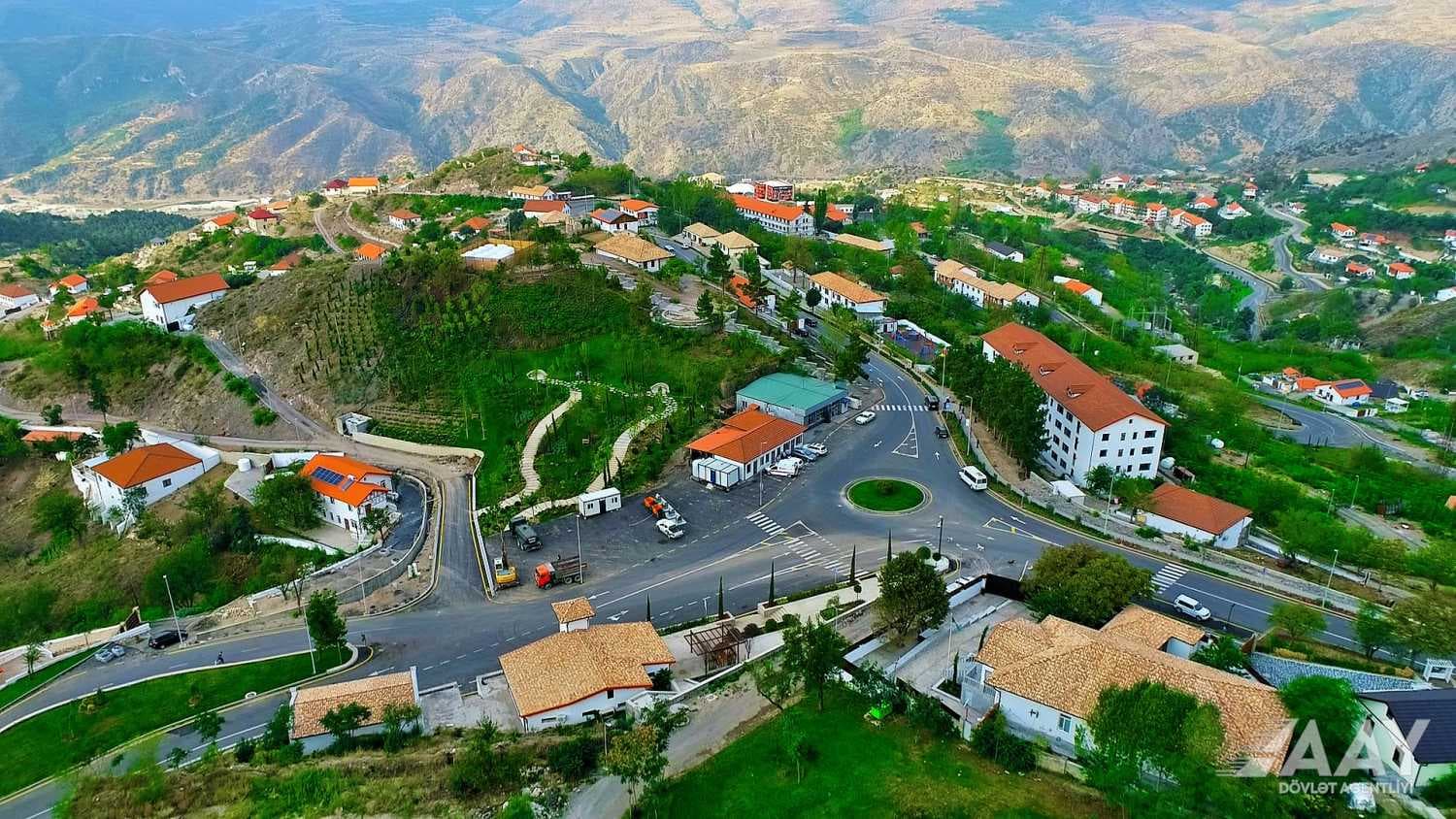 Laçında 2023-cü ilin sentyabrından bəri 700-dən çox ev və yaşayış kompleksi yenidən qurulub