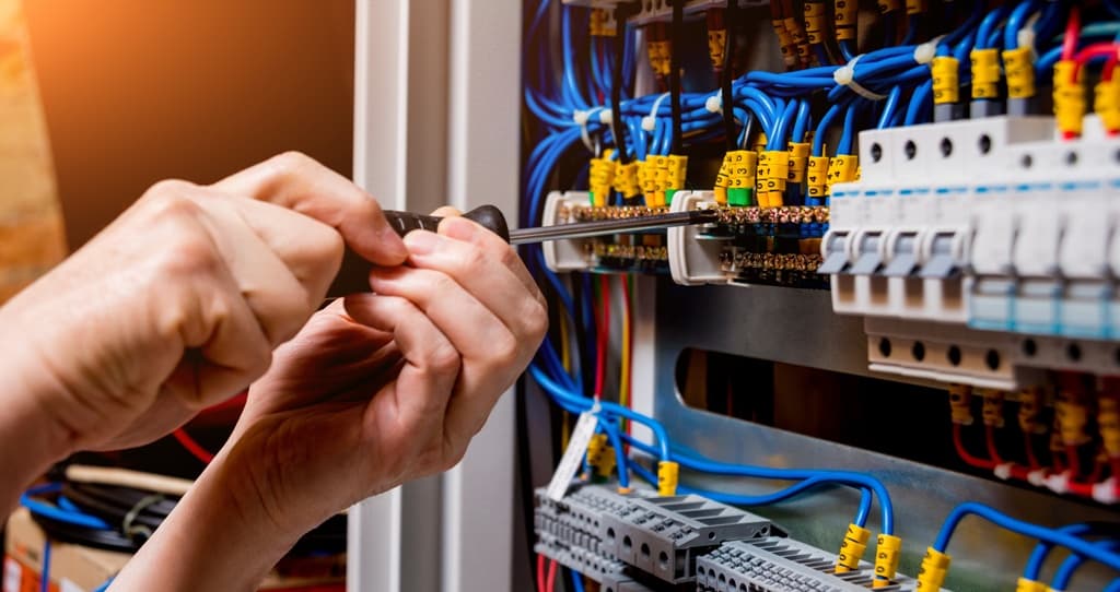 Elektrik qurğuların, kabellərin sazlaması və servis xidmətinin satınalınması - TENDER
