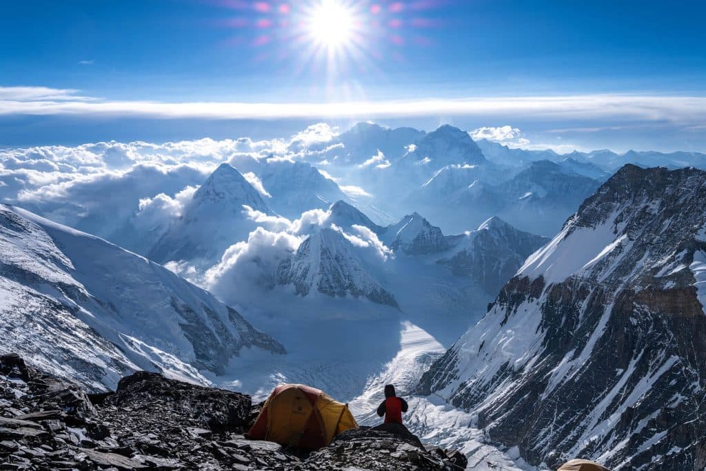 Qazaxstanlı 44 yaşlı qadın alpinist Everest dağını fəth edib
