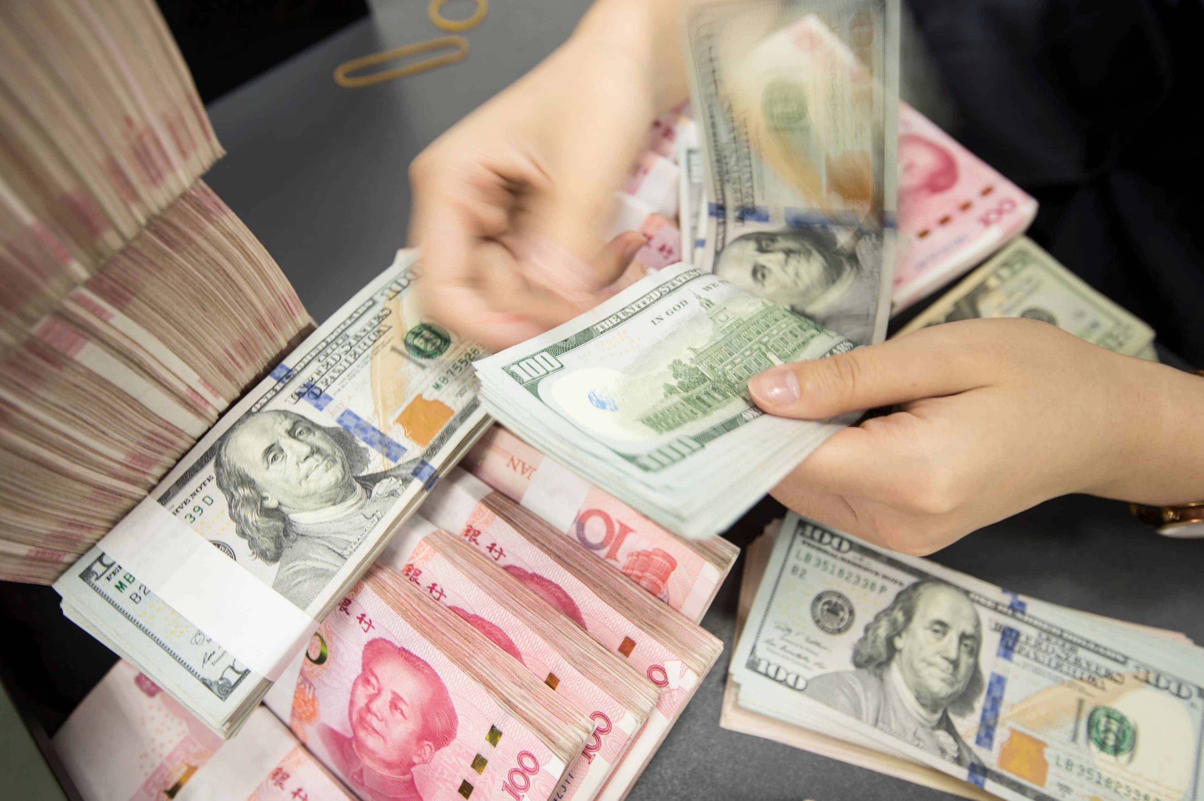 Yen Avroya Qarşı Rekord Aşağı Yaxın, Faiz Proqnozu