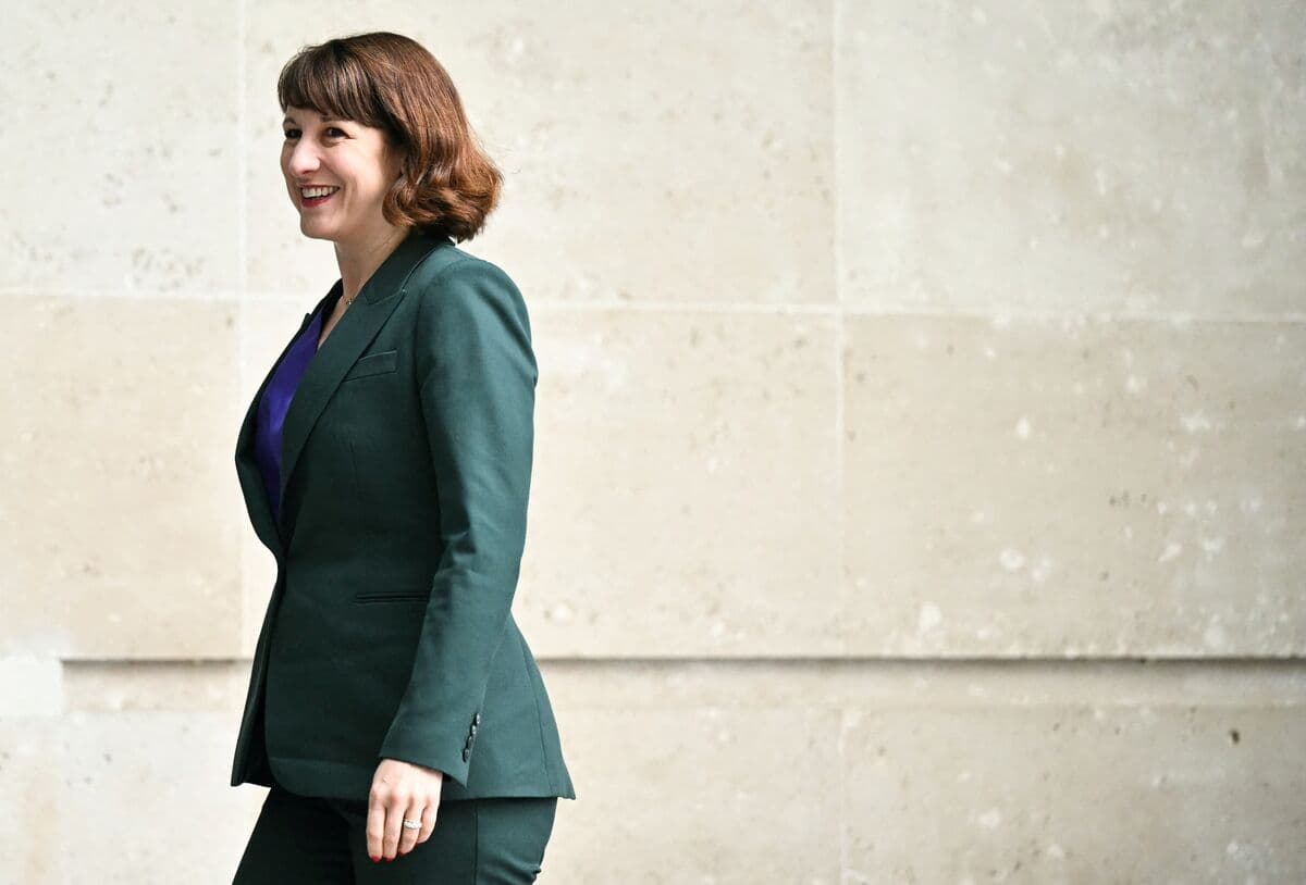 Rivz, Böyük Britaniyanın Əməkdarlığının ələ keçirilməsindən qorxan bankirləri cəlb etməyə ümid edir