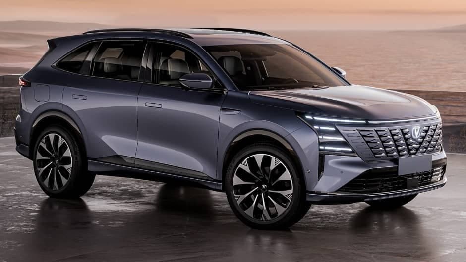 Changan yeni nəsil CS75 Plus modelinin görüntülərini paylaşıb