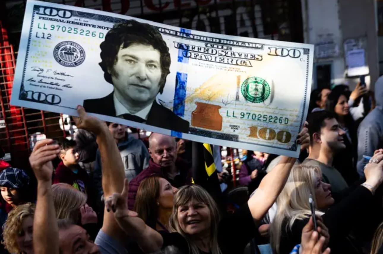 Maylinin dollarlaşma təklifindən sonra Argentinalılar qəfil pesoya ehtiyac duydular
