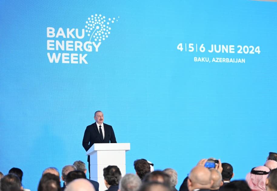 Prezident İlham Əliyev Bakı Enerji Həftəsi çərçivəsində 29-cu “Caspian Oil&Gas” və 12-ci “Caspian Power” sərgilərinin açılışında iştirak edir