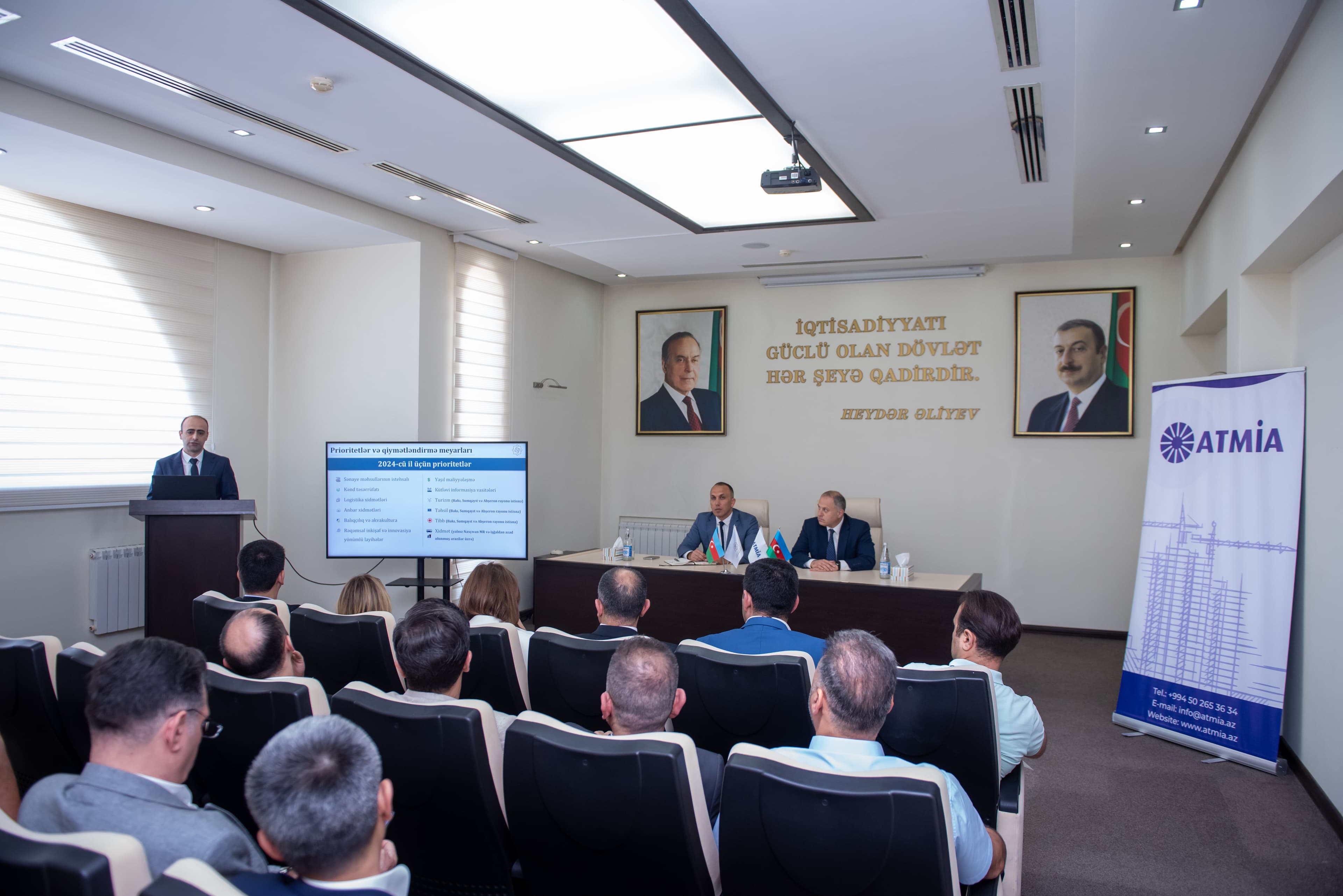 Sahibkarlarla görüş keçirilib