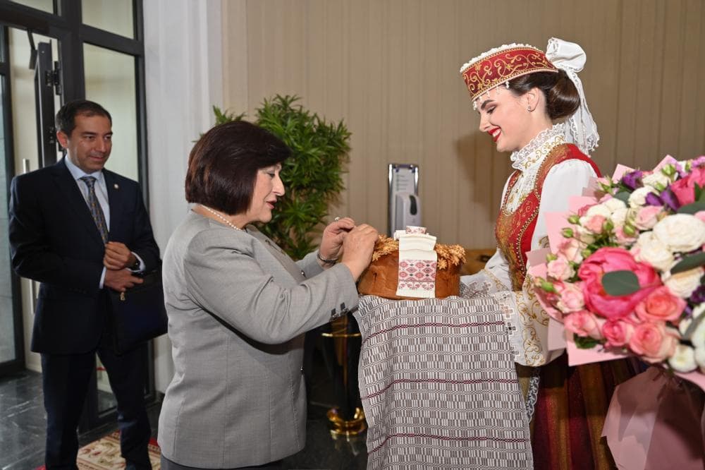 Milli Məclisin sədri Sahibə Qafarova Belarus Respublikasına rəsmi səfərə gəlib