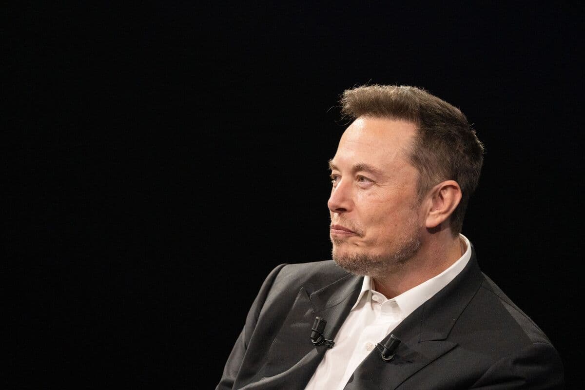Uzun müddət Tesla sahibi Beyli Gifford Muskın 56 milyard dollar ödəməsini dəstəkləyir