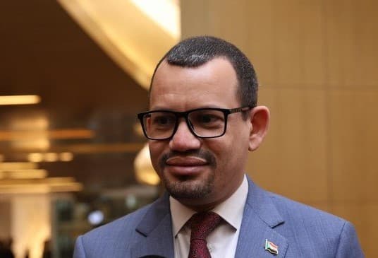 Sudanlı diplomat: “Azərbaycanın enerji siyasətinin prioriteti yaşıl enerjinin dünya bazarına çıxarılmasıdır”