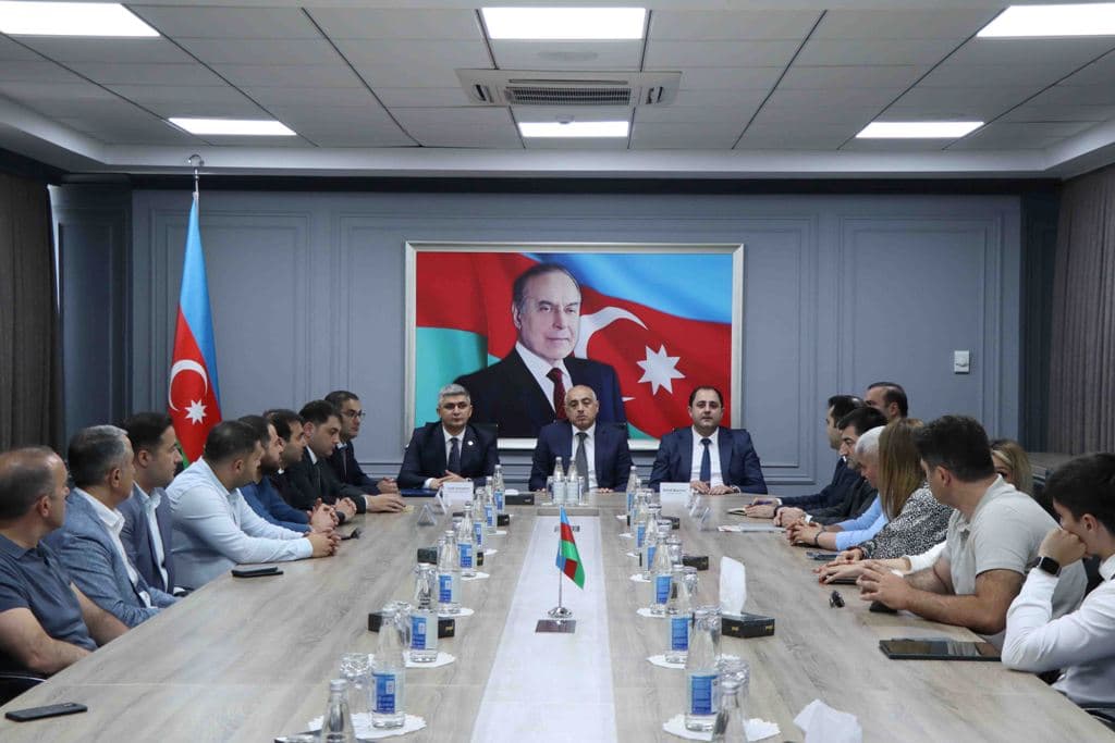 Açıq məkanda reklam yayımı sahəsində fəaliyyət göstərən sahibkarlıq subyektləri üçün seminar keçirilib
