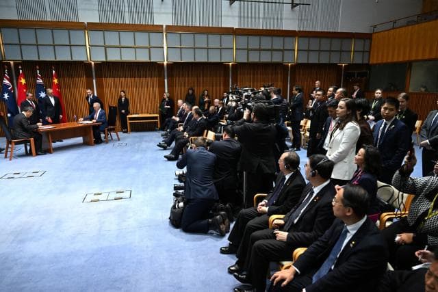 Çin rəsmilərinin viral anı Avstraliya səfərinə kölgə salır
