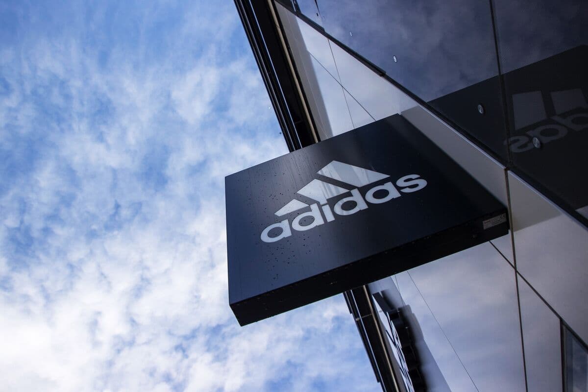 Adidas, məlumat verən məktubdan sonra Çində fırıldaqçılıqla bağlı araşdırma açır