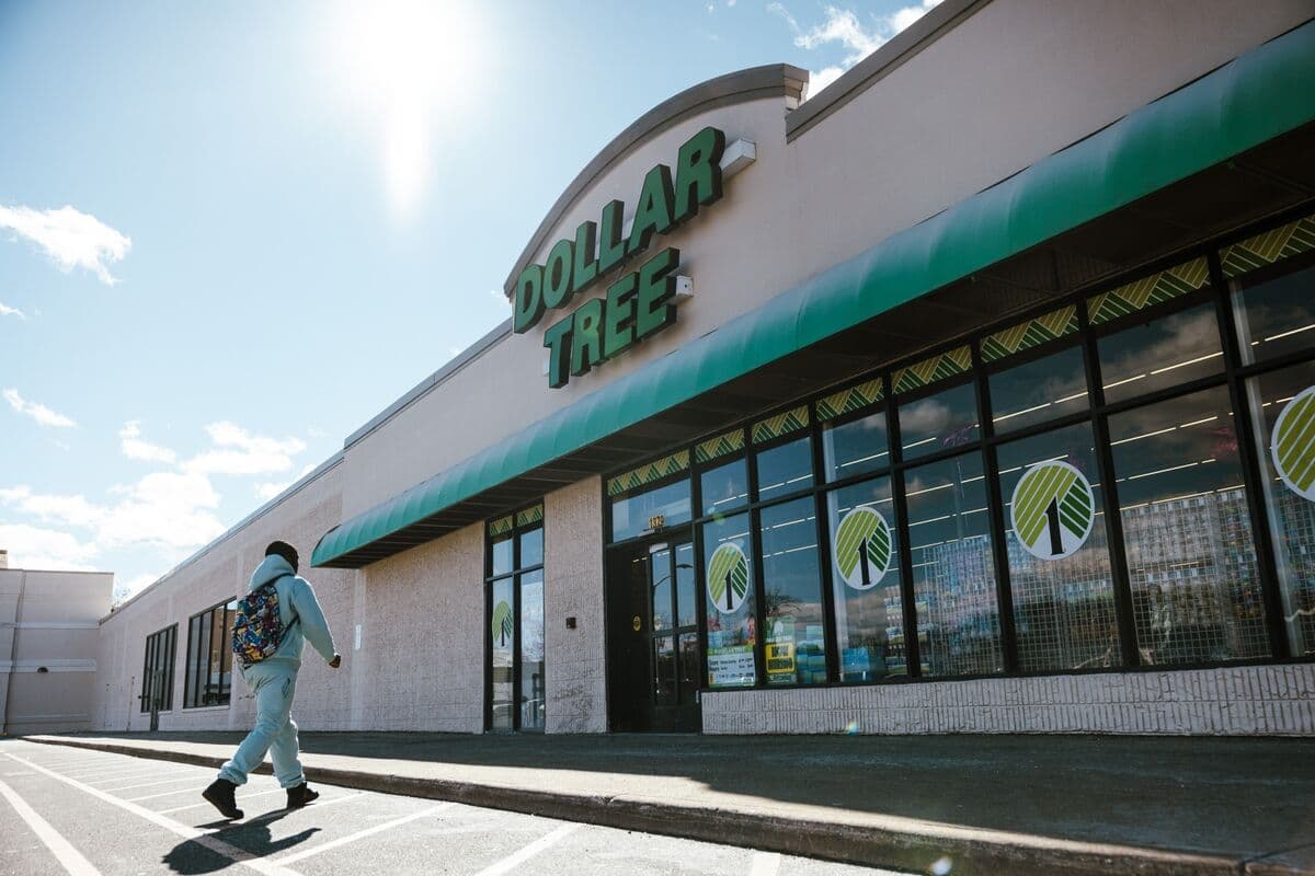 Dollar Tree geri çağırıldıqdan sonra qurğuşunla ləkələnmiş alma püresi satmağa davam edir