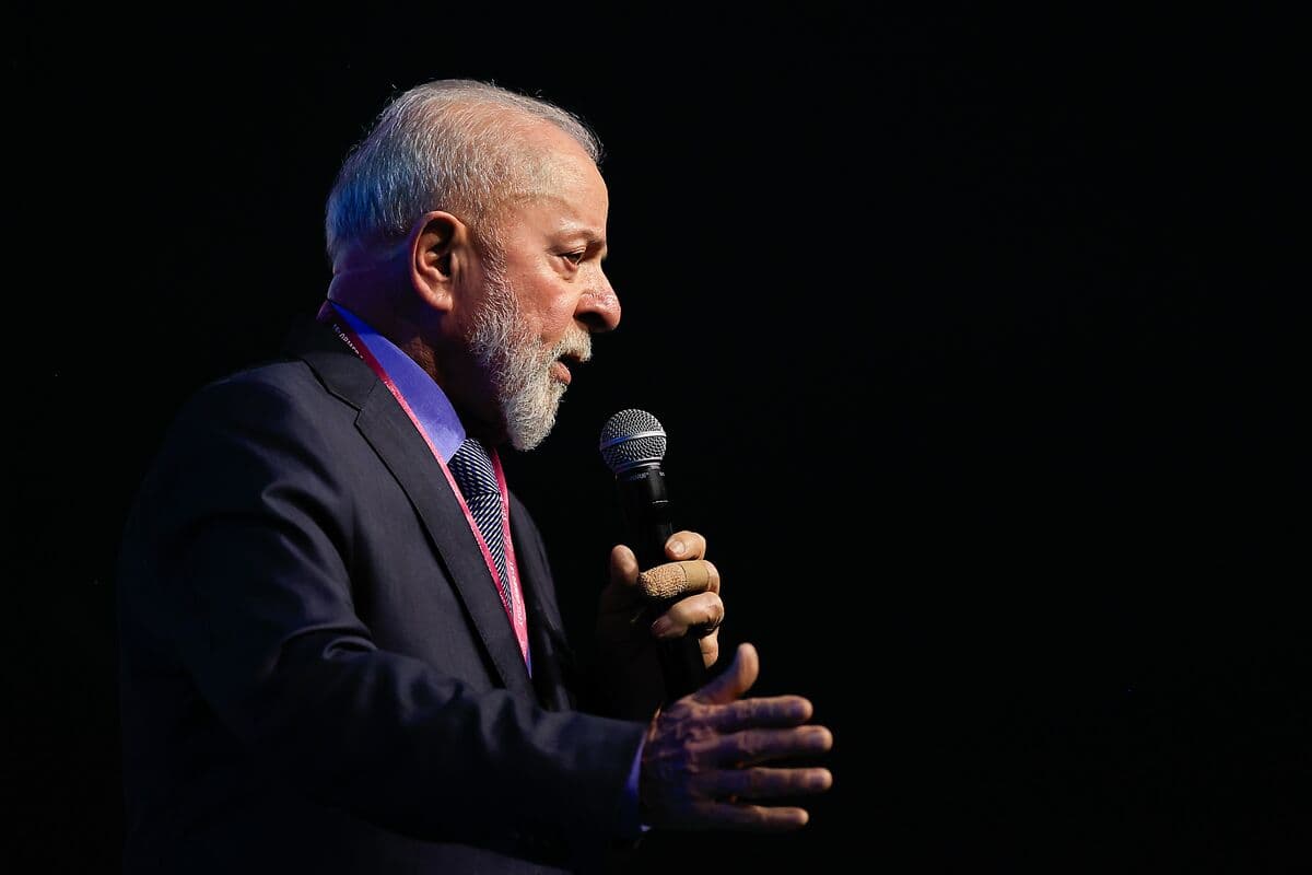 Lula faiz dərəcəsini saxladıqdan sonra mərkəzi bank rəhbərini “rəqib” adlandırır