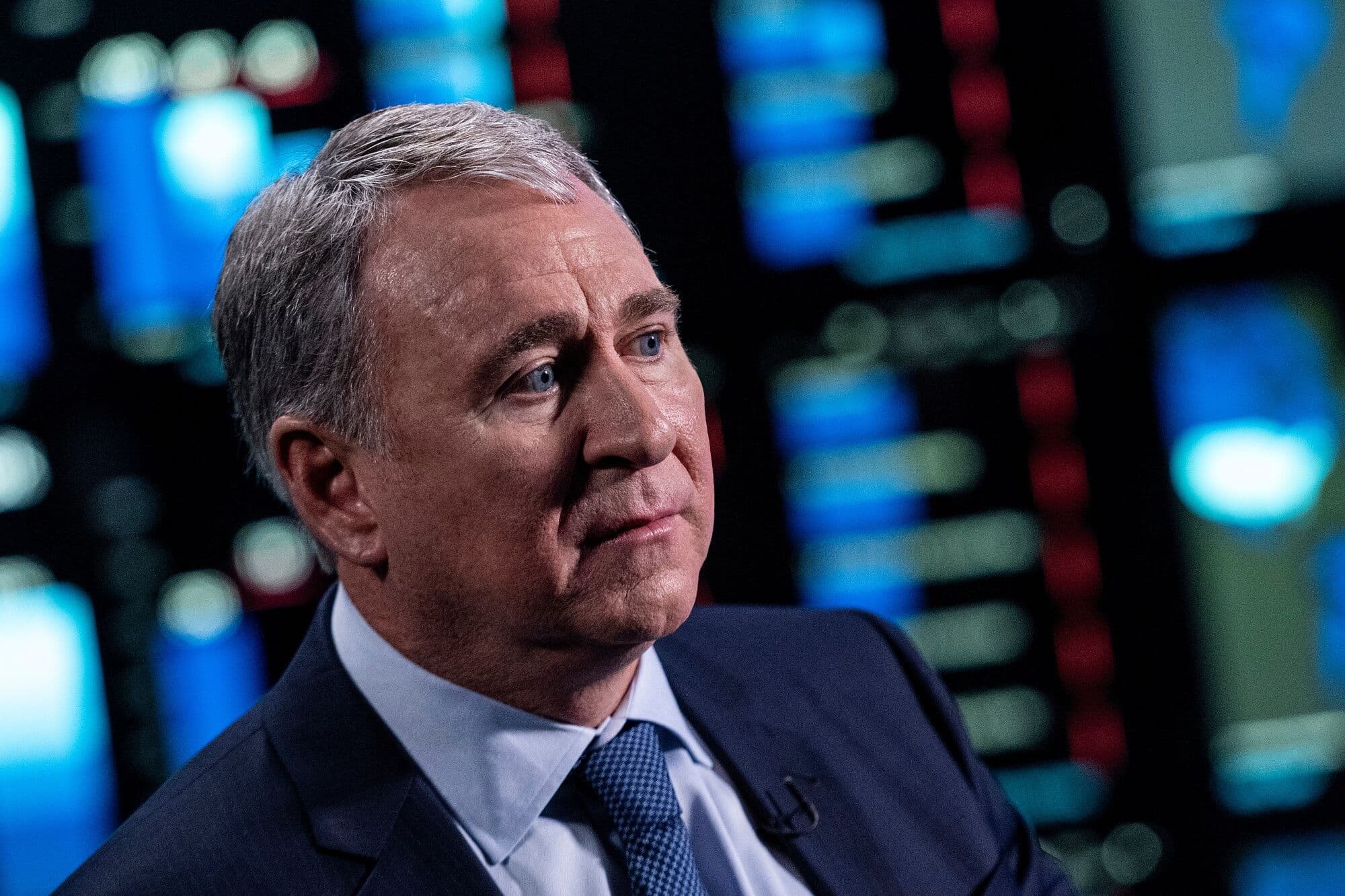 IRS vergi məlumatlarının pozulması məsələsini həll etdiyinə görə Ken Griffin-dən üzr istəyir