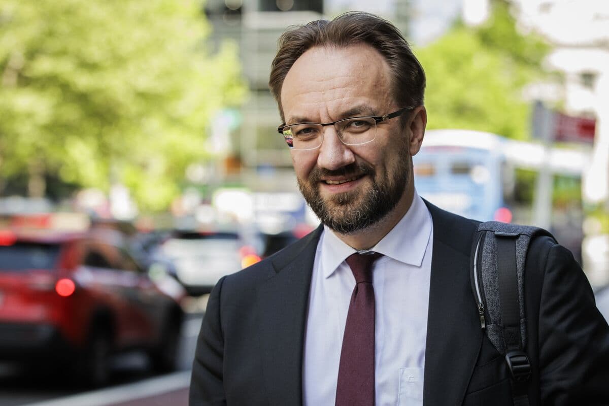 Simkus deyir ki, sürprizlər olmasa, ECB bu il iki dəfə azaldacaq