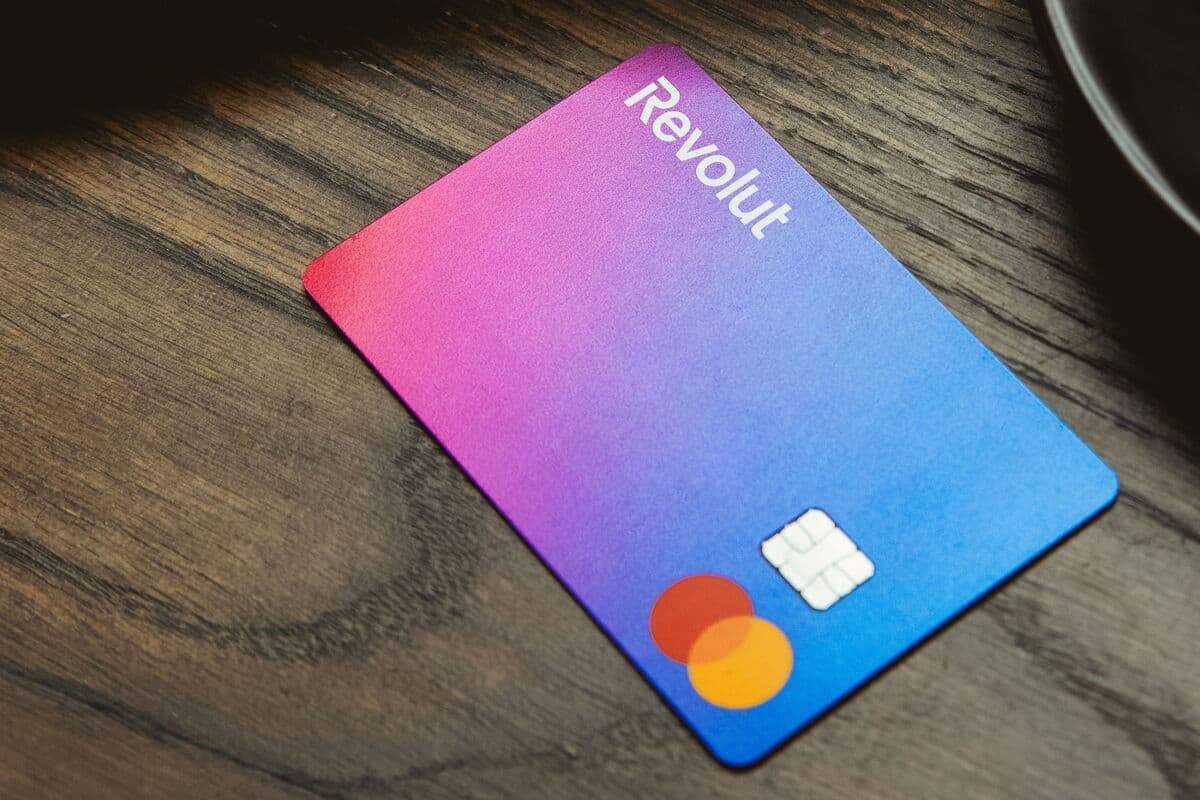 Böyük Britaniyanın fintech Revolut gəlirləri təxminən iki dəfə artaraq 1,8 milyard funt-sterlinqə çatıb