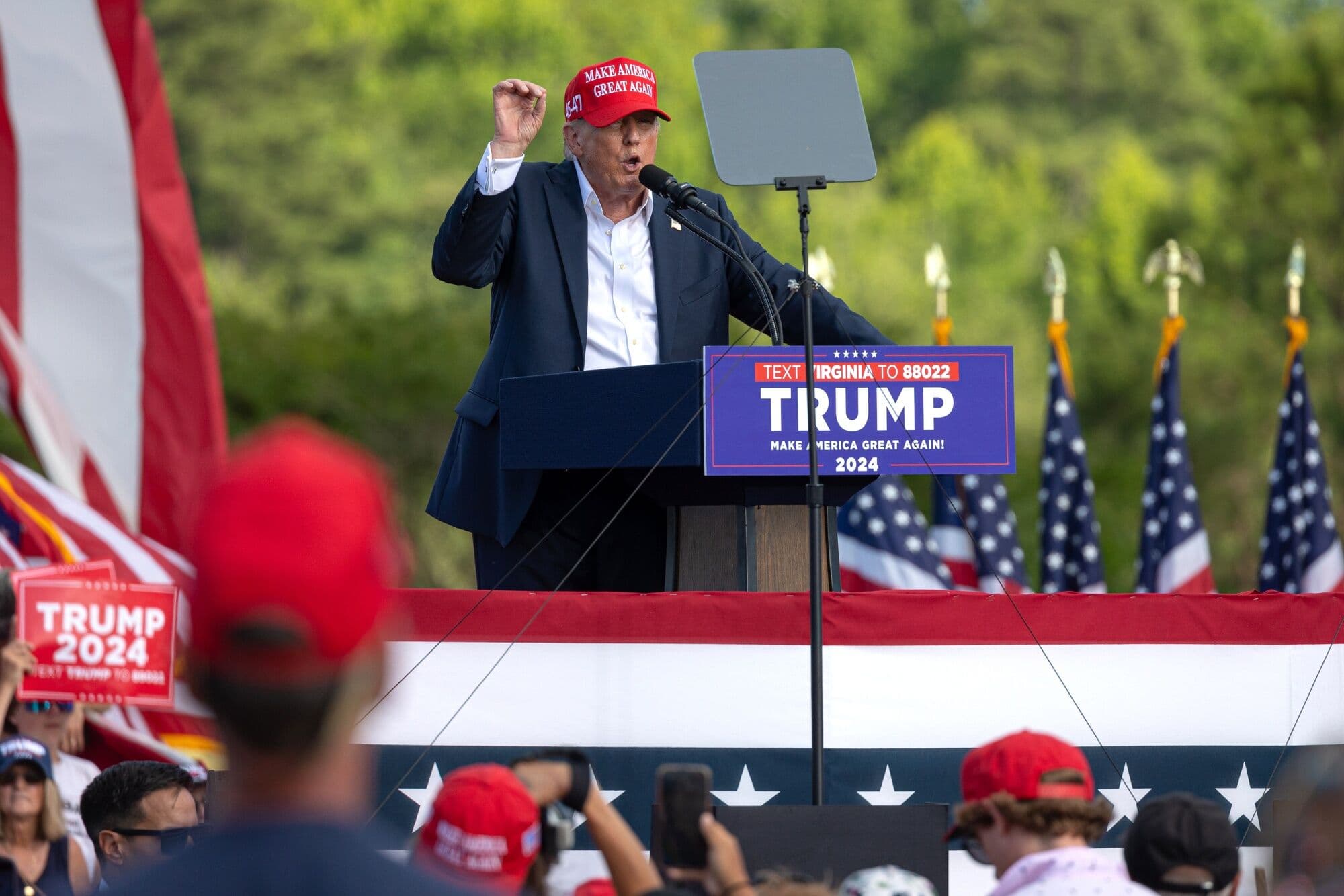 Trump, Baydenlə "məhdudiyyətsiz" prezident debatına çağırır