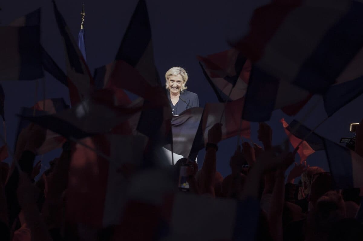 Marine Le Pen daha böyük bir mükafat qazanmaq üçün keçmişinə xəyanət edir: Fransa