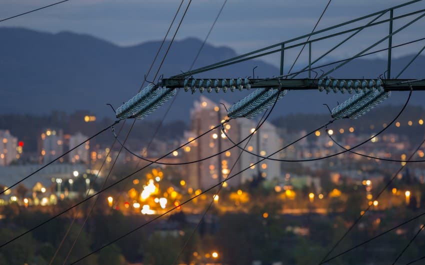 Biləsuvar və Cəlilabadın kəndlərində yararsız elektrik xətləri dəyişdiriləcək
