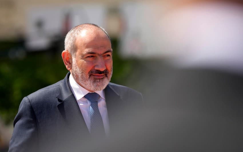 Paşinyan Avropa Siyasi Birliyinin sammitində iştirak etmək üçün Londona səfər edib