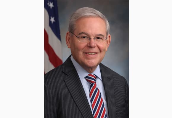 Korrupsiyada ittiham olunan ermənipərəst senator Bob Menendes istefa verib