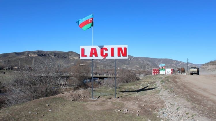 Laçının Güləbird kəndinə köç başlayacaq