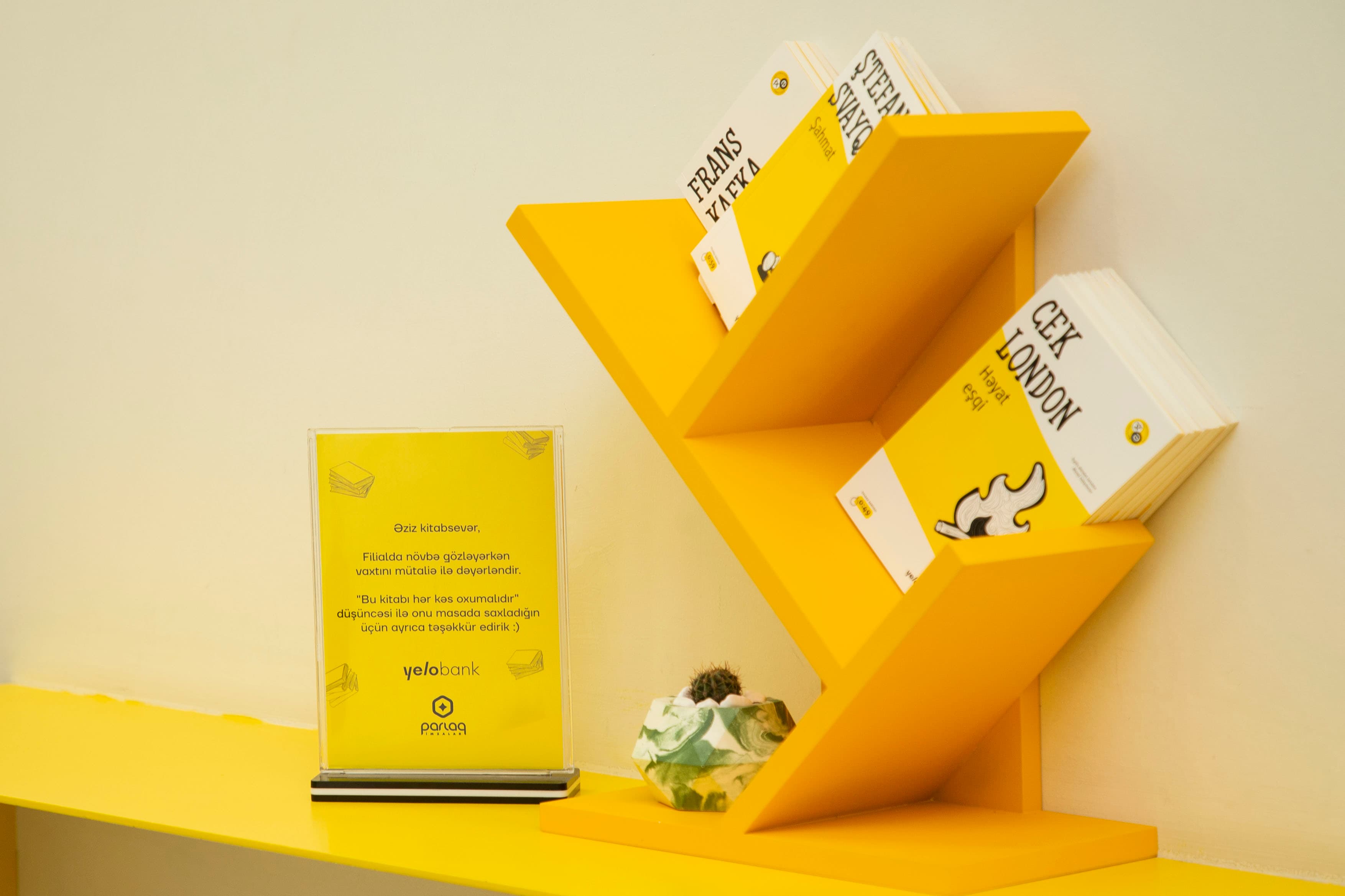 Yelo Bank "Parlaq İmzalar" nəşriyyatı ilə yeni layihəyə start verib