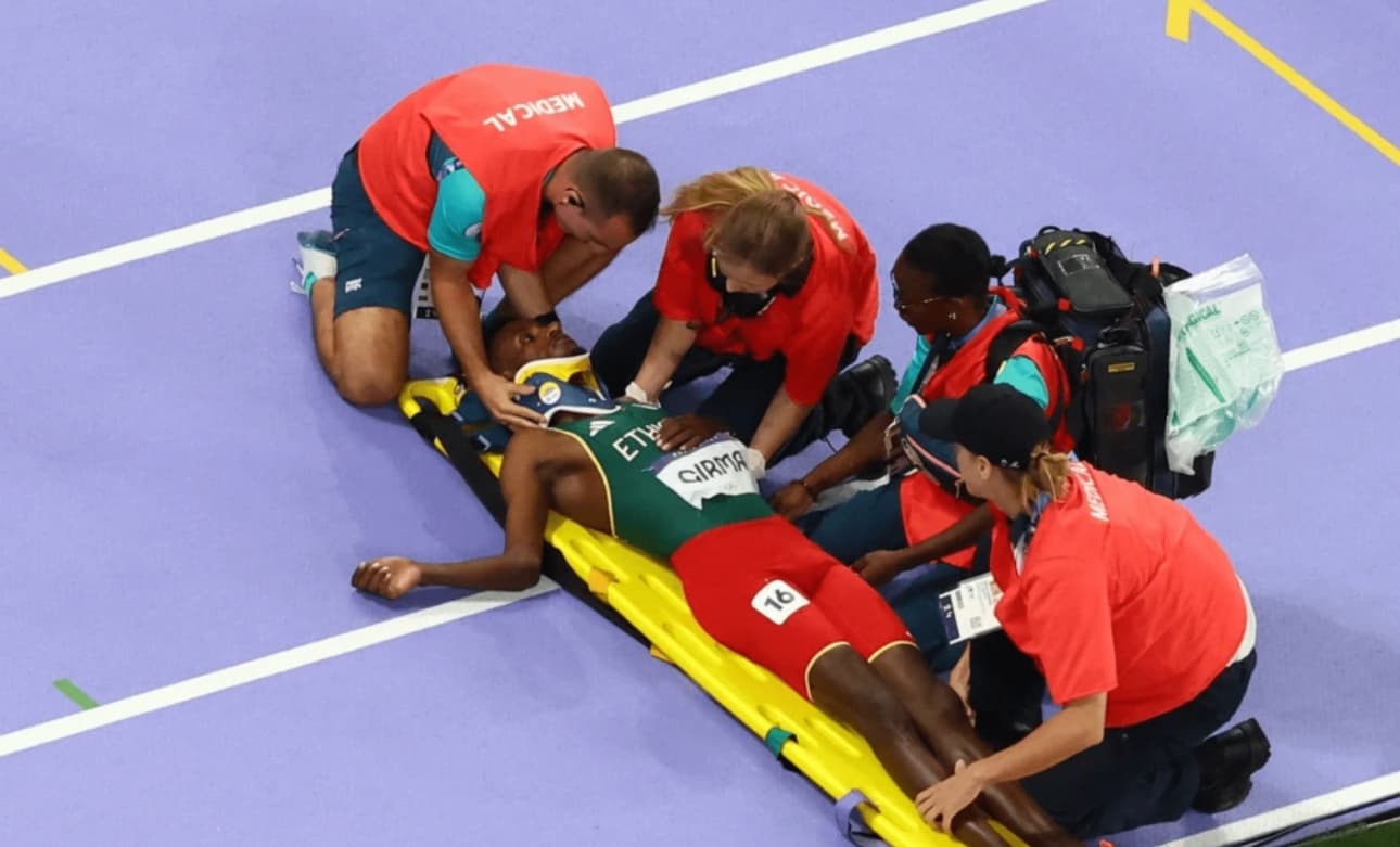 Dünya rekordçusu Olimpiya finalında yıxılıb