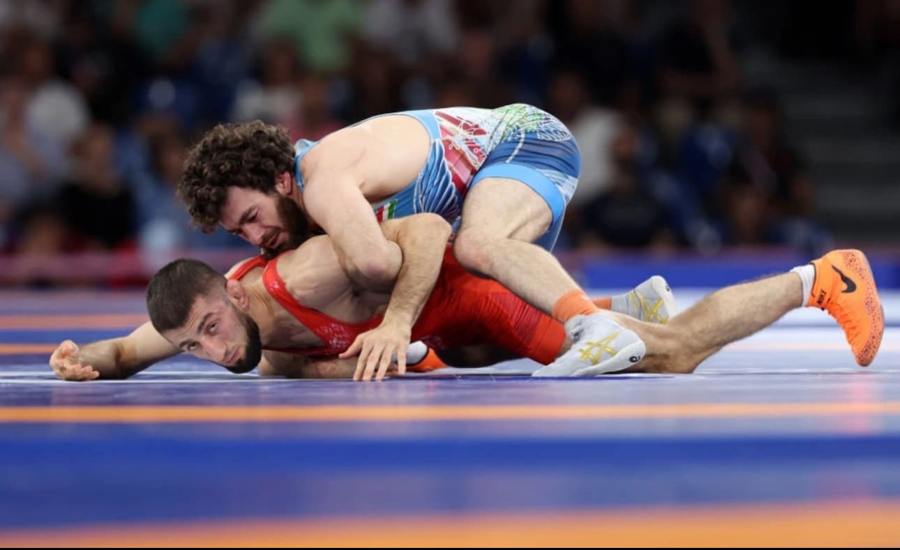 Olimpiadanın bürünc medalı uğrunda iki keçmiş rus güləşçisi mübarizə aparıb