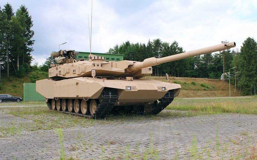 Slovakiya “Leopard 2A8” tanklarının alışını nəzərdən keçirir