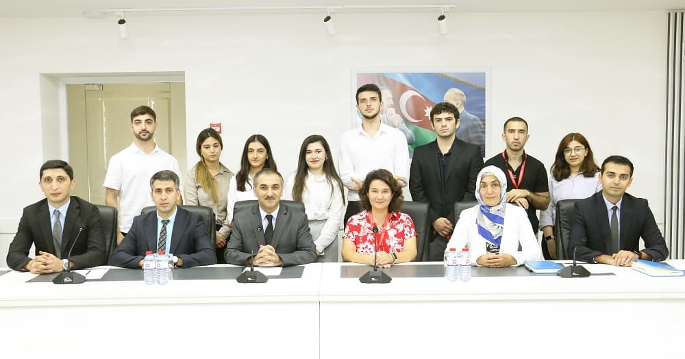 Green Talk: Rumıniyalı professorun "Yaşıl marketinqin dayanıqlı inkişafda rolu" mövzusunda seminarı keçirilib