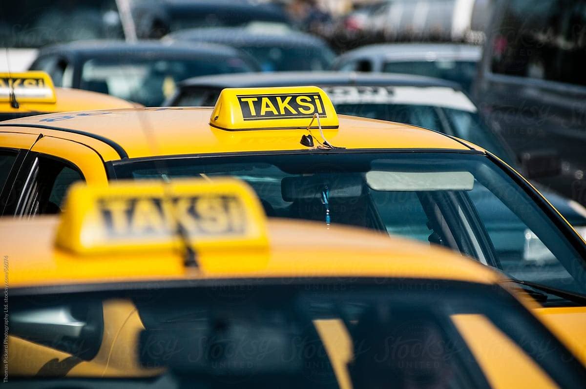 Azərbaycanda taksilərilə sərnişin daşımaları 3,7% artıb