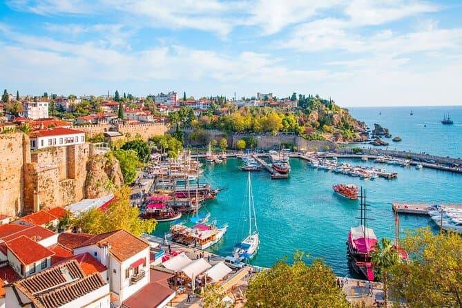 Antalyaya gələn turistlərin sayı 10.6 mln. yüksəlib