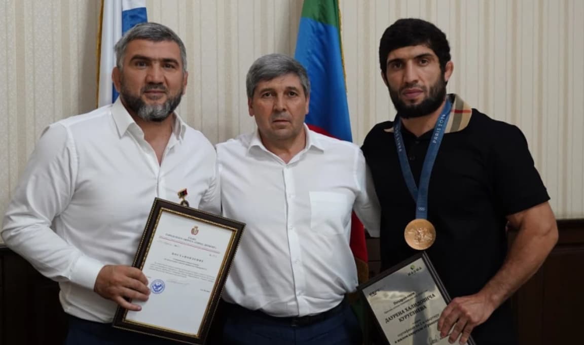 Olimpiya bürünc mükafatçısı Dauren Kuruqlievə Dərbənddə mənzil hədiyyə edilib
