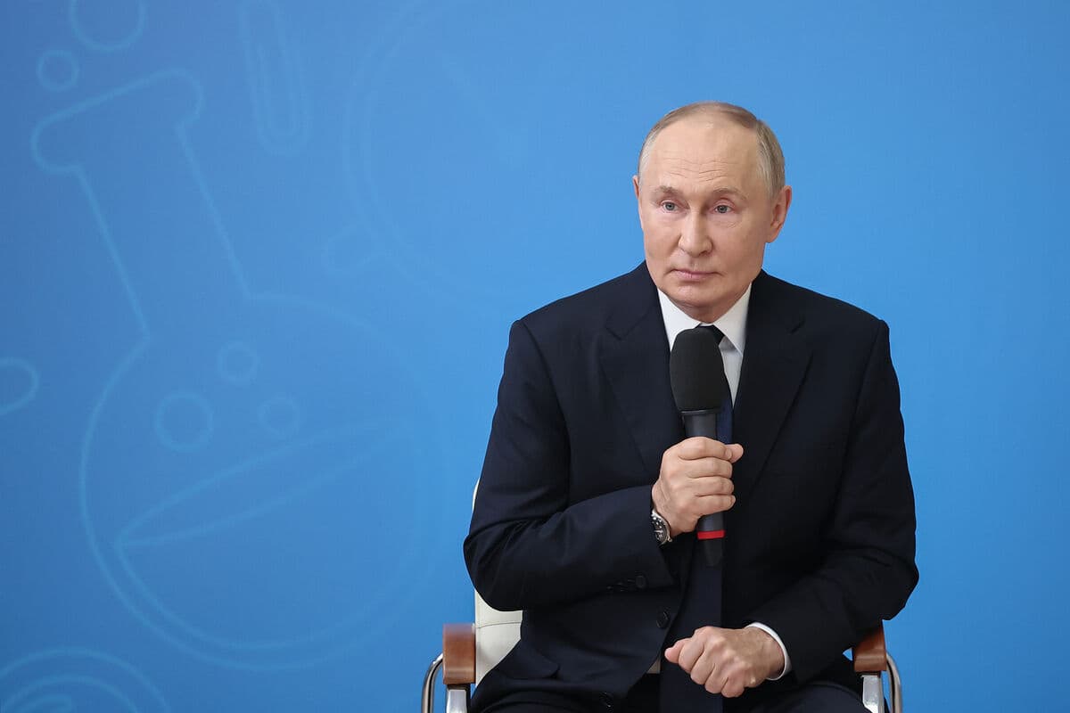 Putin Kremldə Vyetnam parlamentinin sədri ilə görüşüb