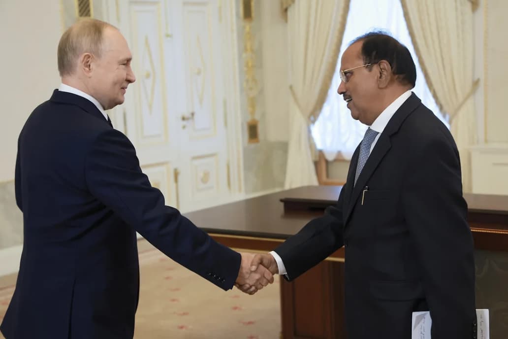 Putin Hindistan baş nazirinin müşaviri ilə görüşüb