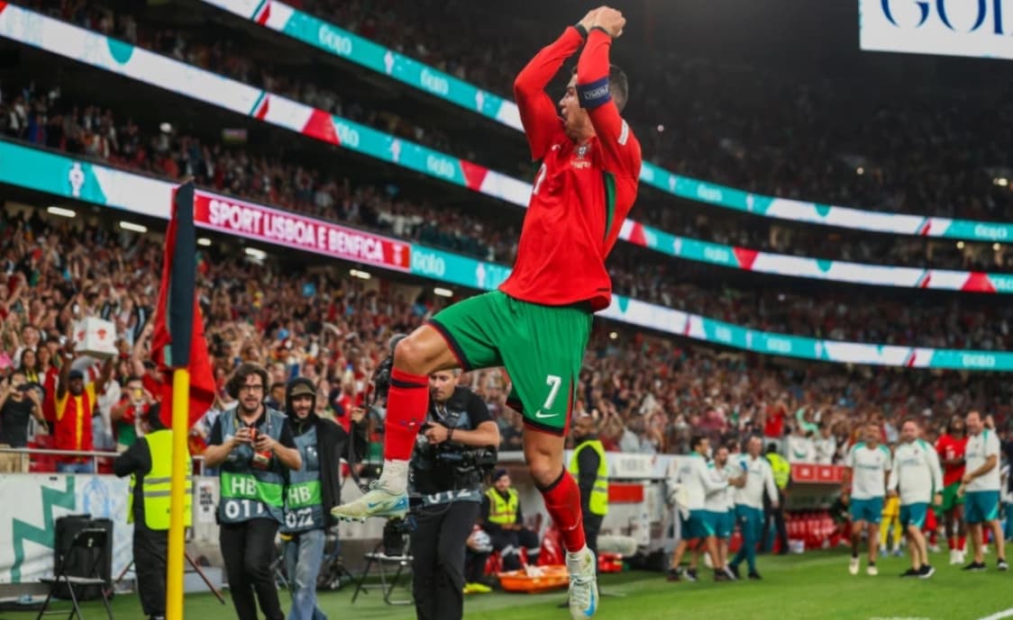 Ronaldo tarixdə sosial şəbəkələrdə 1 milyard izləyiciyə çatan ilk şəxsdir